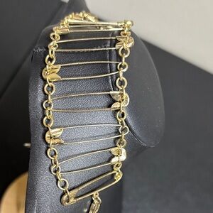 Elegant Gold Tone Dainty Safety Pin Women's Bracelet